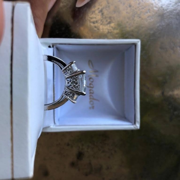 Ring - Picture 3 of 3